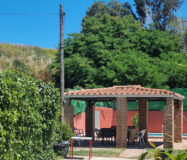 Дом с садом и бассейном недалеко от города, 102 кв.м.