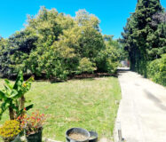 Дом с садом и бассейном недалеко от города, 102 кв.м.