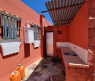 Дом с садом и бассейном недалеко от города, 102 кв.м.