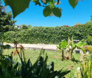 Дом с садом и бассейном недалеко от города, 102 кв.м.