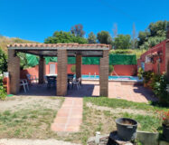 Дом с садом и бассейном недалеко от города, 102 кв.м.