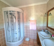 Дом с садом и бассейном недалеко от города, 102 кв.м.