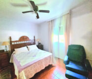 Дом с садом и бассейном недалеко от города, 102 кв.м.