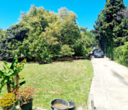 Дом с садом и бассейном недалеко от города, 102 кв.м.