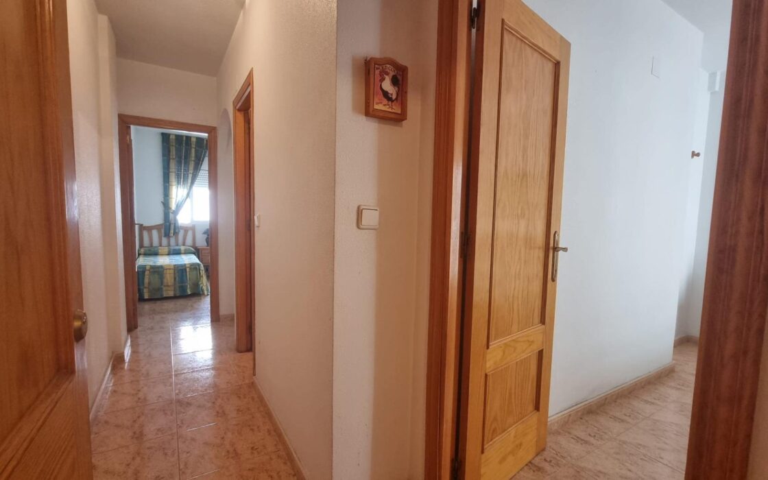 Апартаменты 64 кв.м с террасой в Торревьехе у моря