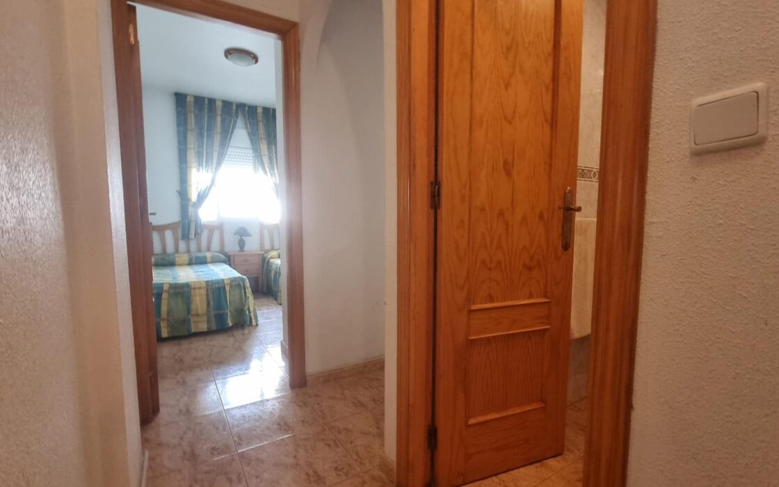 Апартаменты 64 кв.м с террасой в Торревьехе у моря