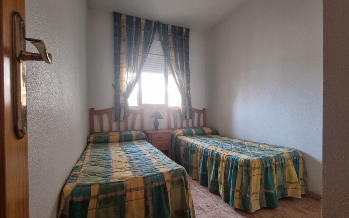 Апартаменты 64 кв.м с террасой в Торревьехе у моря