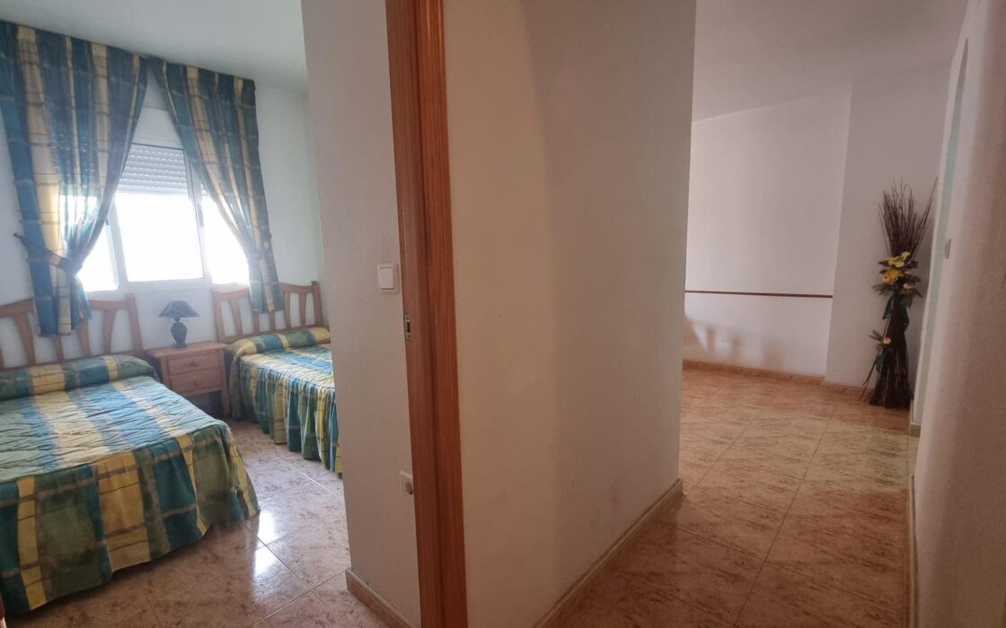 Апартаменты 64 кв.м с террасой в Торревьехе у моря