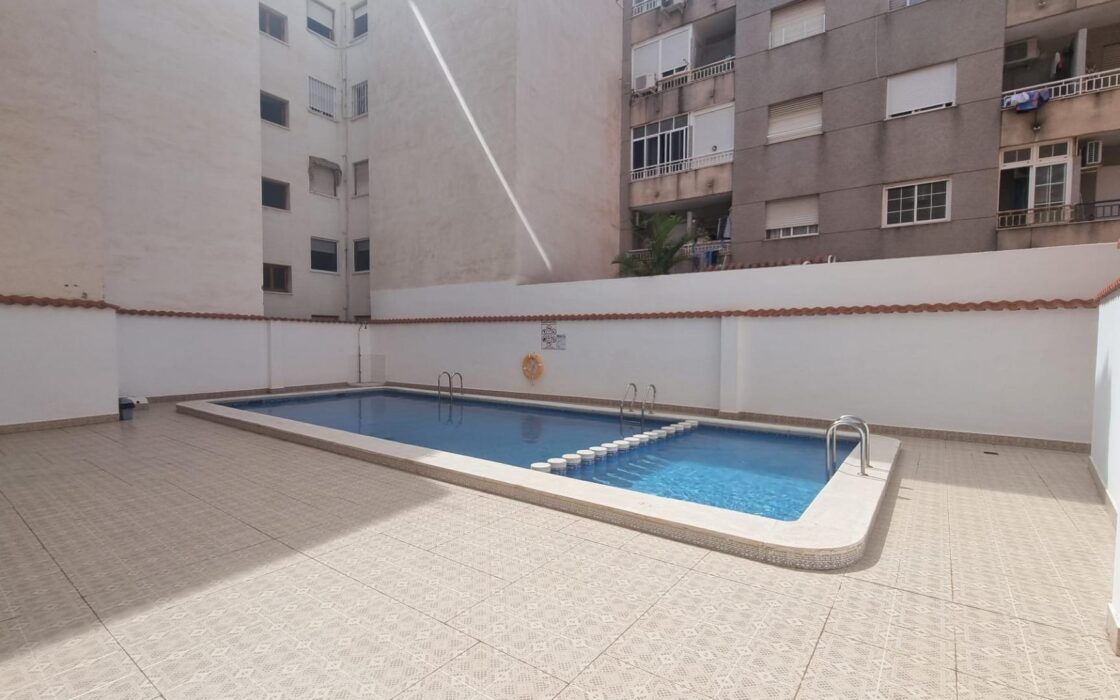 Апартаменты 64 кв.м с террасой в Торревьехе у моря