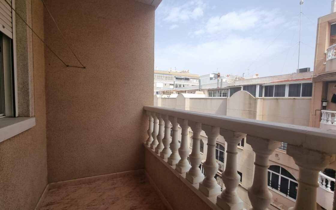 Апартаменты 64 кв.м с террасой в Торревьехе у моря