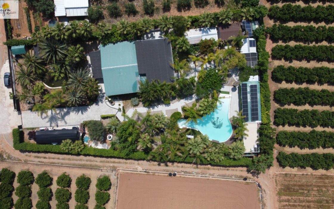 Дом в Бетере 420 кв.м с бассейном, 22 км до моря