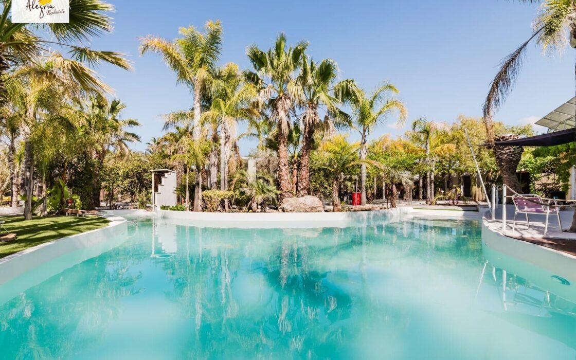 Дом в Бетере 420 кв.м с бассейном, 22 км до моря