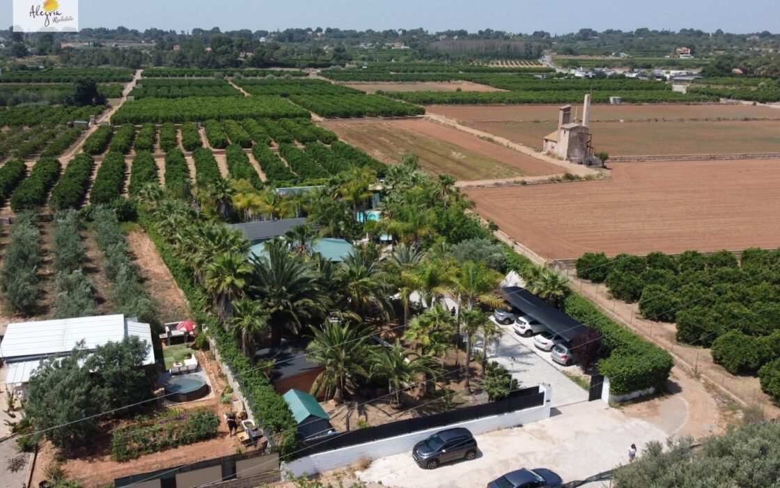 Дом в Бетере 420 кв.м с бассейном, 22 км до моря