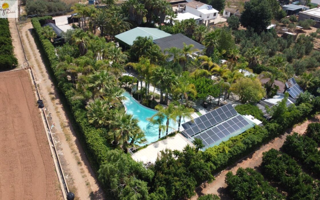 Дом в Бетере 420 кв.м с бассейном, 22 км до моря