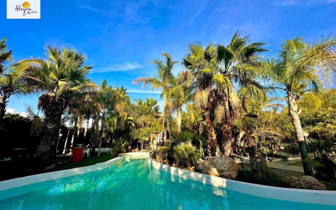 Дом в Бетере 420 кв.м с бассейном, 22 км до моря