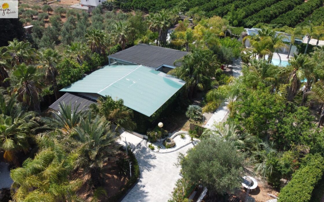 Дом в Бетере 420 кв.м с бассейном, 22 км до моря