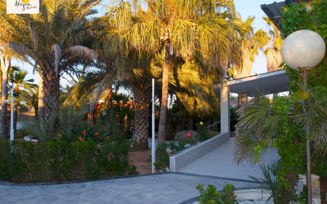 Дом в Бетере 420 кв.м с бассейном, 22 км до моря