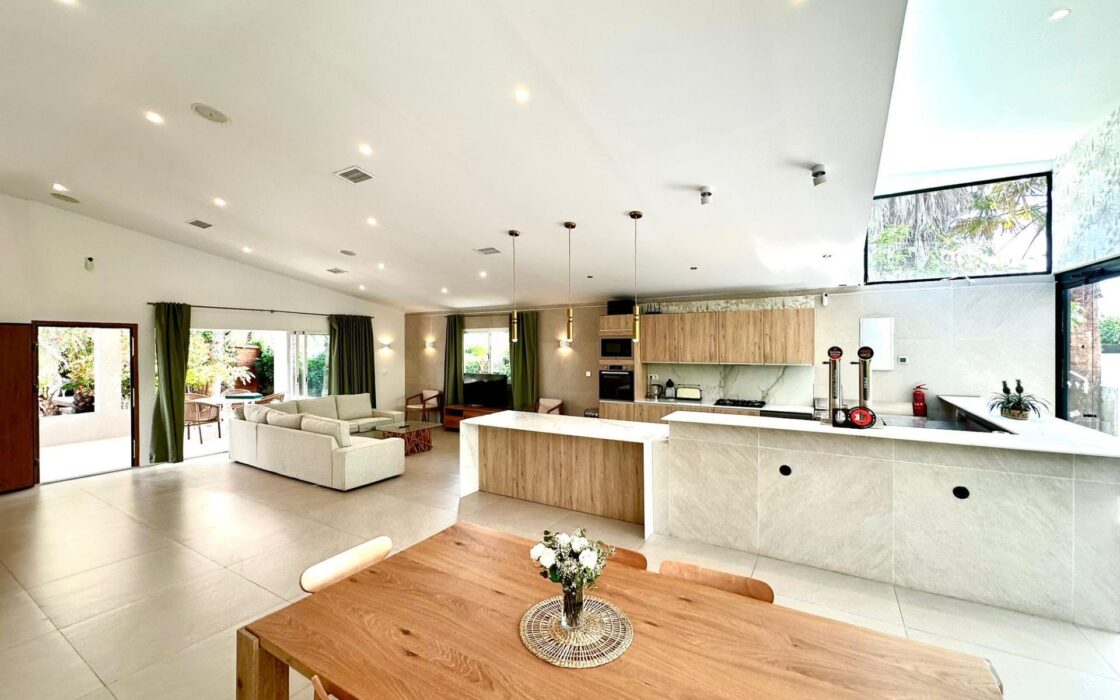 Дом в Бетере 420 кв.м с бассейном, 22 км до моря