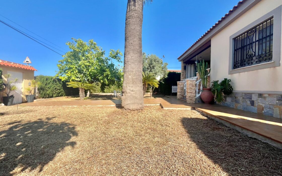 Вилла в Торревьехе 180 кв.м с террасой 1.5 км от моря