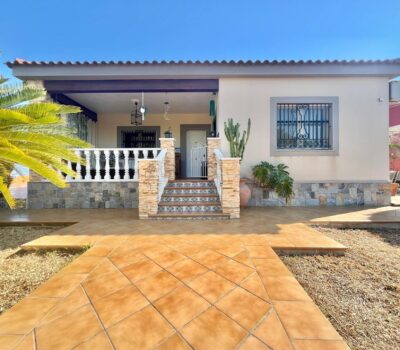 Вилла в Торревьехе 180 кв.м з терасою 1.5 км від моря