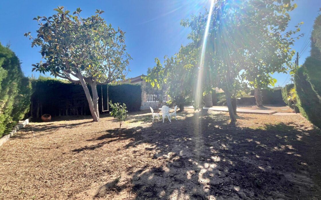 Вилла в Торревьехе 180 кв.м с террасой 1.5 км от моря