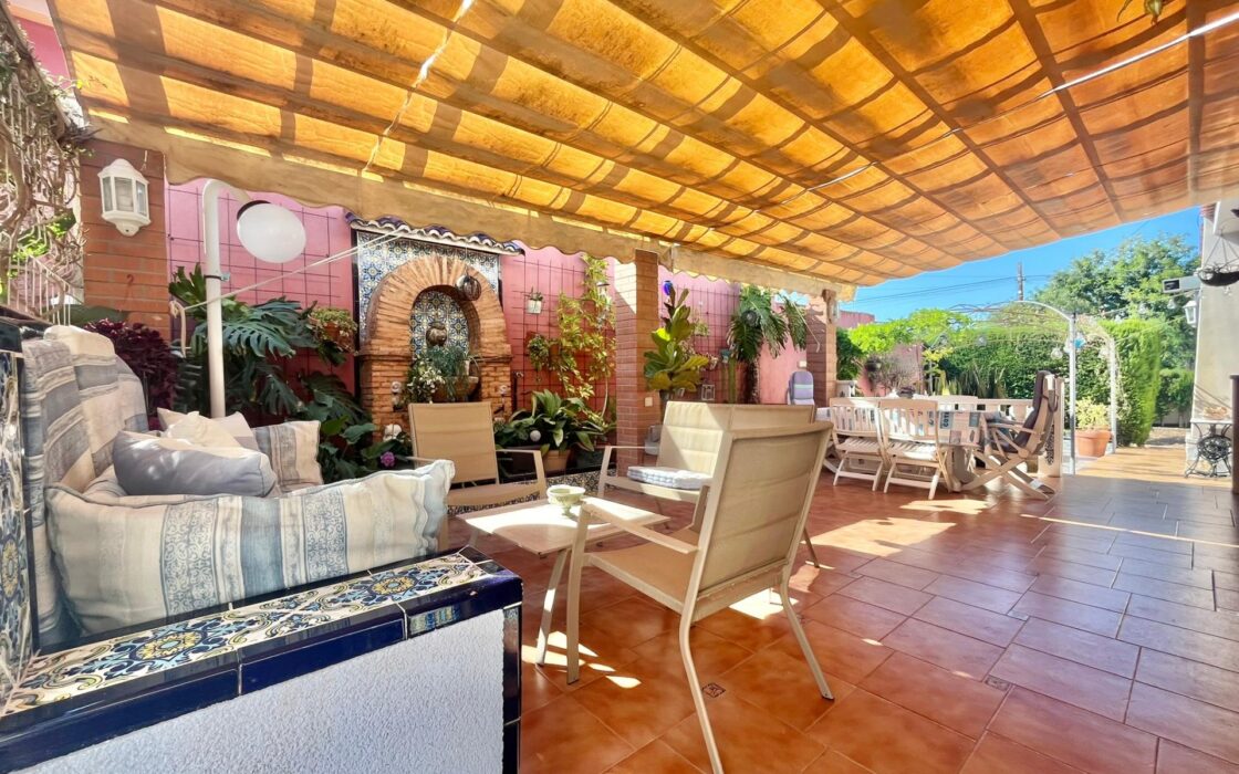 Вилла в Торревьехе 180 кв.м с террасой 1.5 км от моря