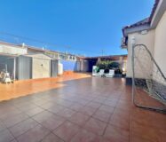 Вилла в Торревьехе 180 кв.м с террасой 1.5 км от моря