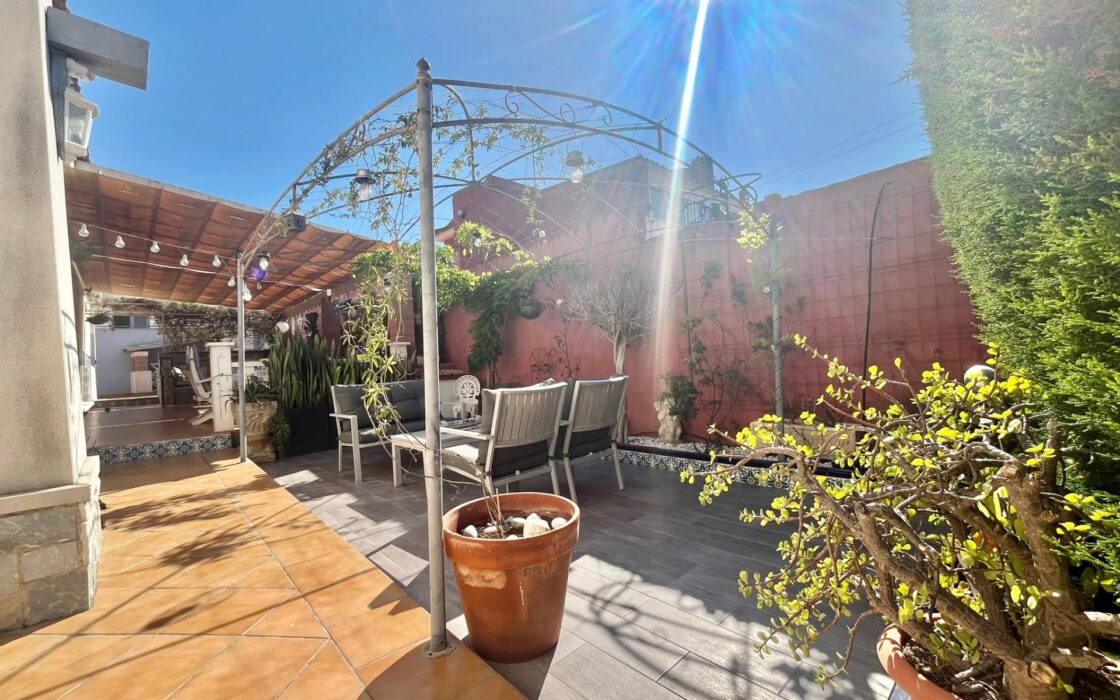 Вилла в Торревьехе 180 кв.м с террасой 1.5 км от моря