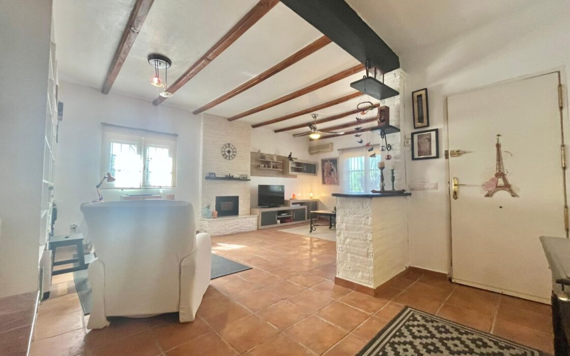 Вилла в Торревьехе 180 кв.м с террасой 1.5 км от моря