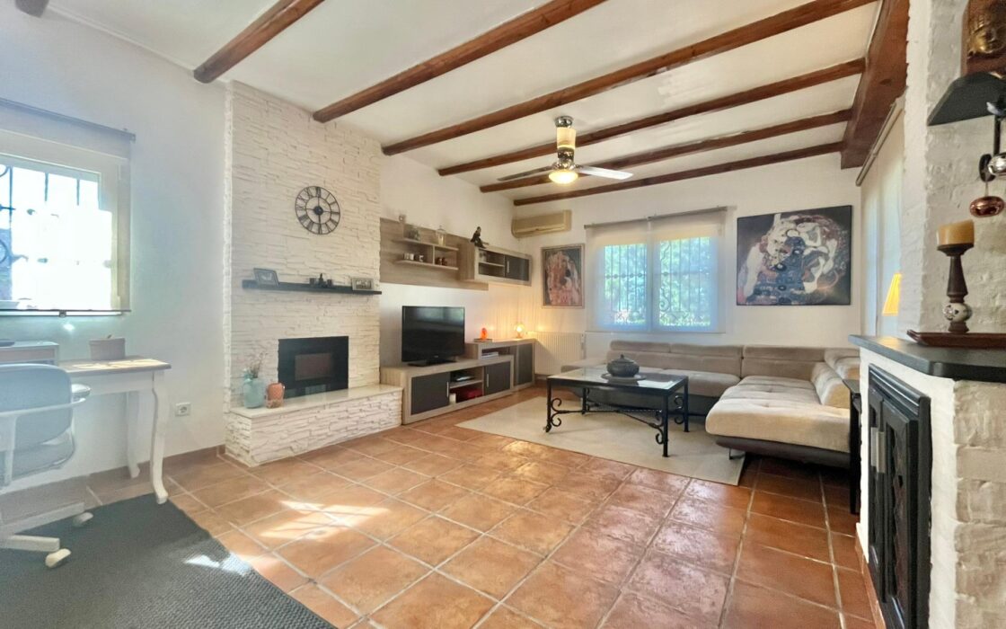 Вилла в Торревьехе 180 кв.м с террасой 1.5 км от моря