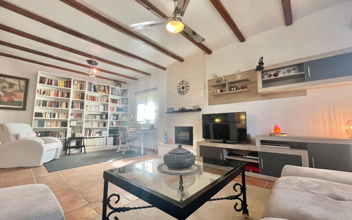 Вилла в Торревьехе 180 кв.м с террасой 1.5 км от моря