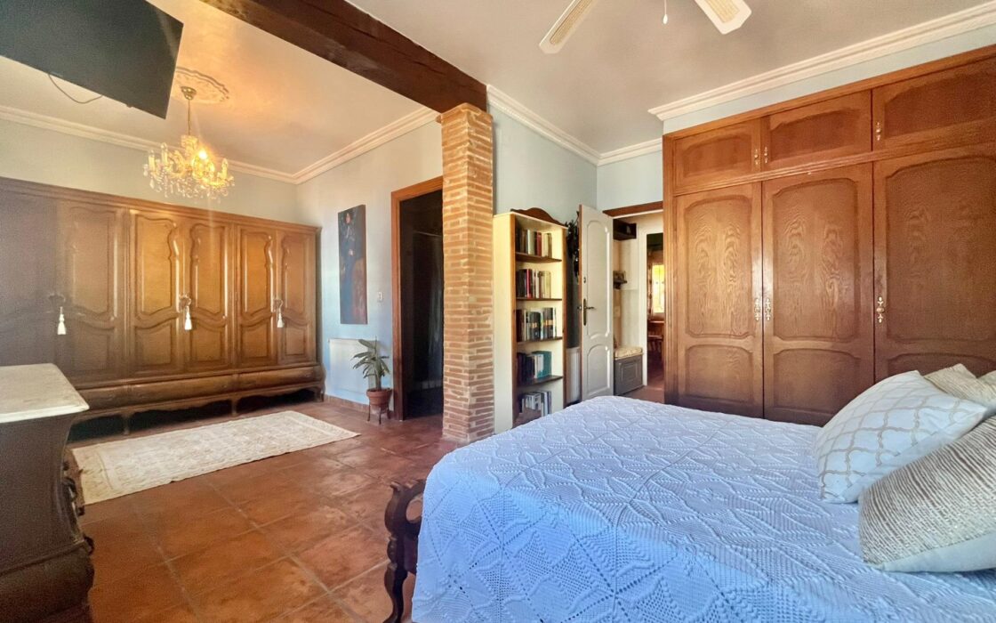 Вилла в Торревьехе 180 кв.м с террасой 1.5 км от моря