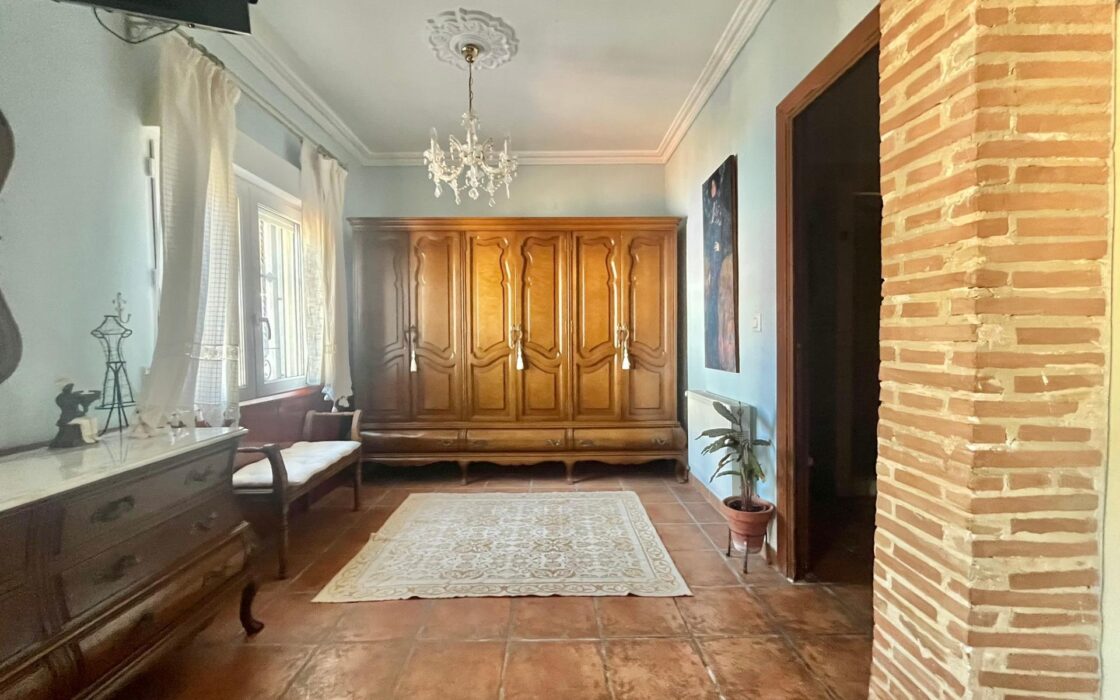 Вилла в Торревьехе 180 кв.м с террасой 1.5 км от моря