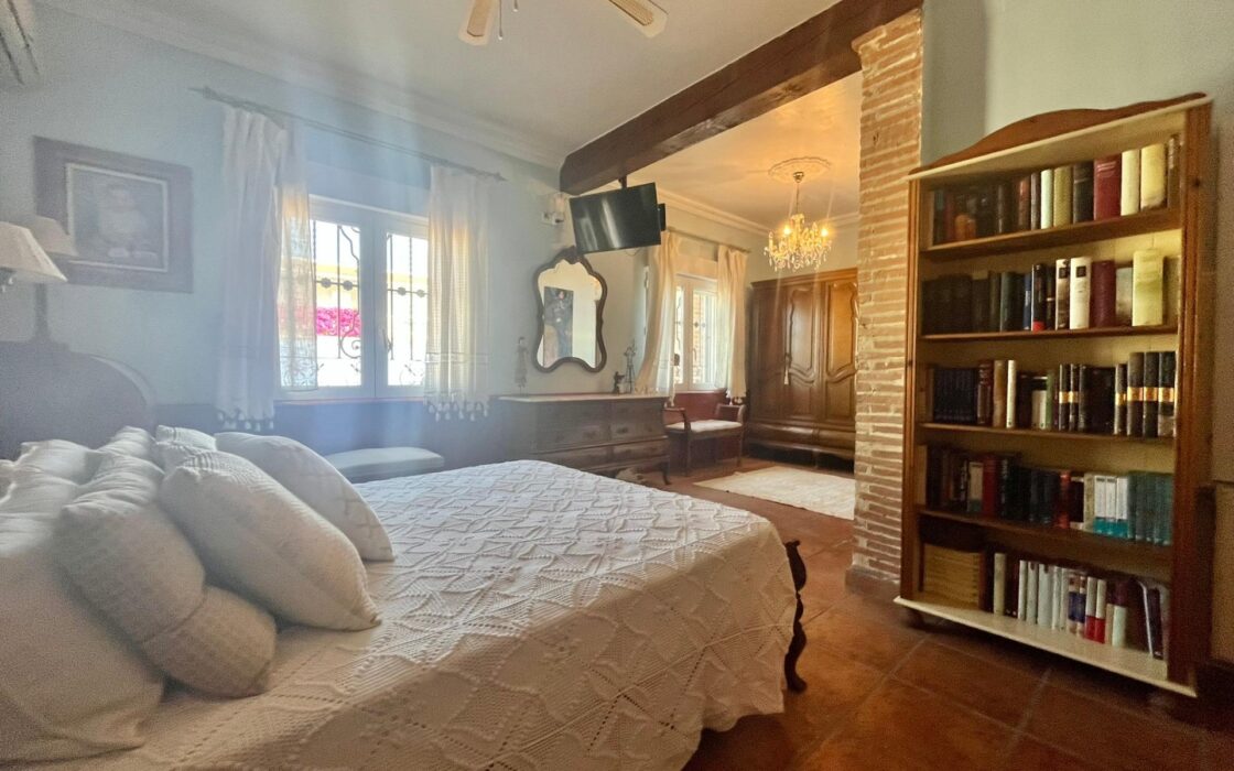 Вилла в Торревьехе 180 кв.м с террасой 1.5 км от моря