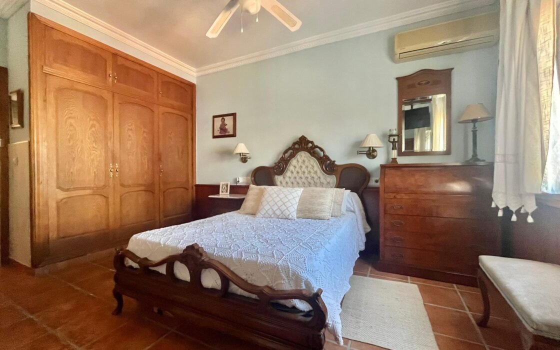 Вилла в Торревьехе 180 кв.м с террасой 1.5 км от моря