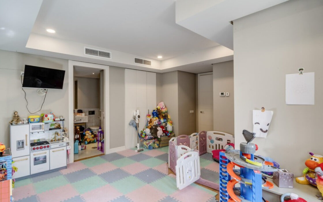 Вілла в Золотій милі, 573 кв.м, тераса, з меблями