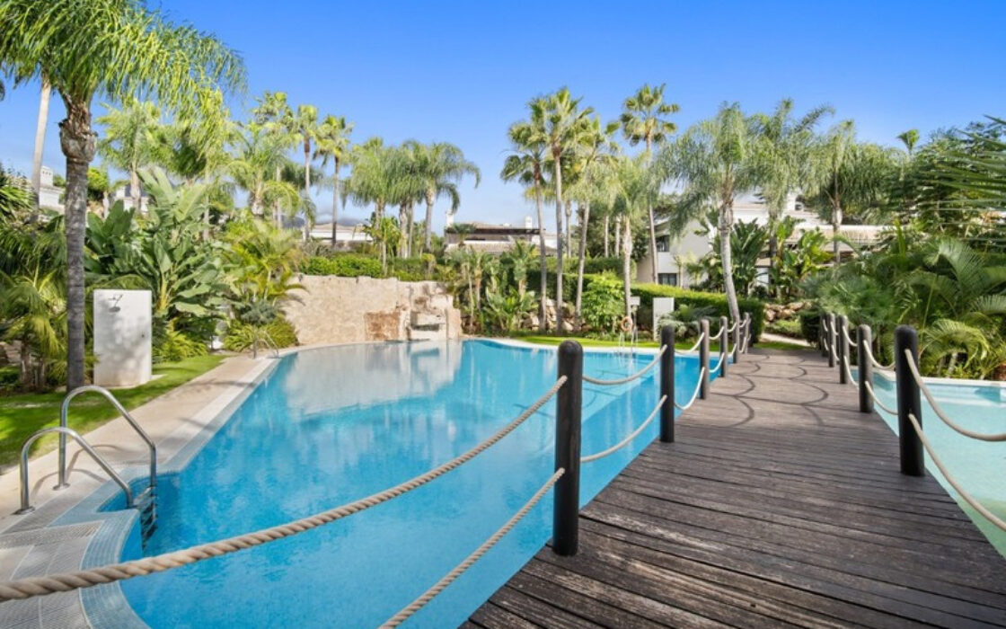 Вілла в Золотій милі, 573 кв.м, тераса, з меблями