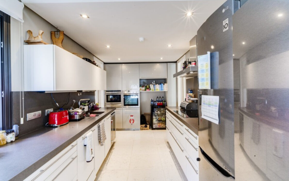 Вілла в Золотій милі, 573 кв.м, тераса, з меблями