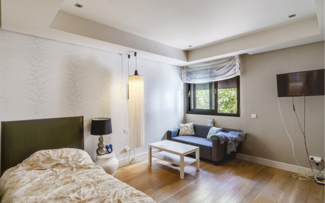 Вілла в Золотій милі, 573 кв.м, тераса, з меблями