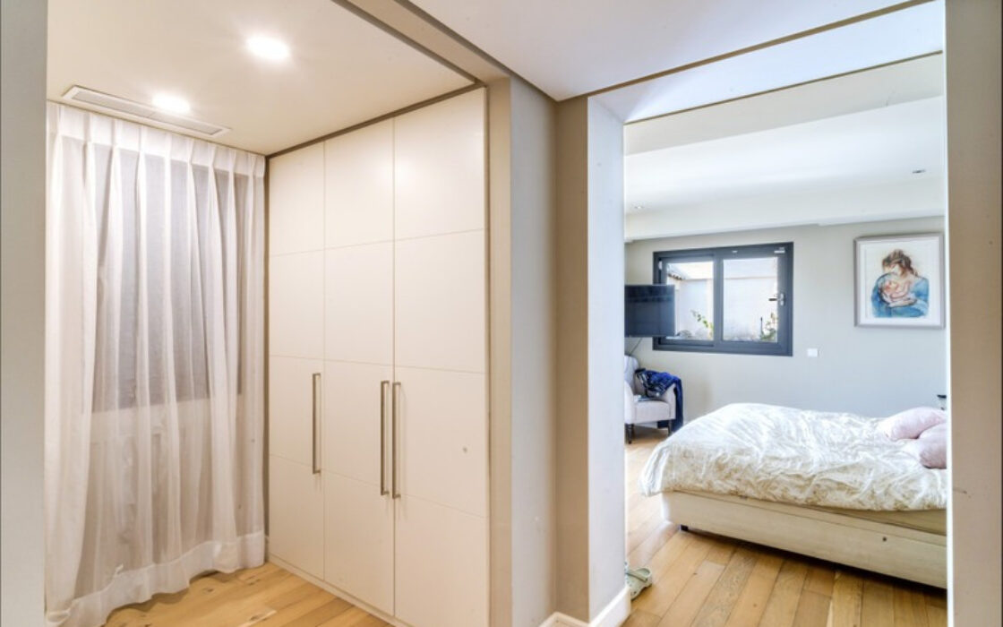 Вілла в Золотій милі, 573 кв.м, тераса, з меблями