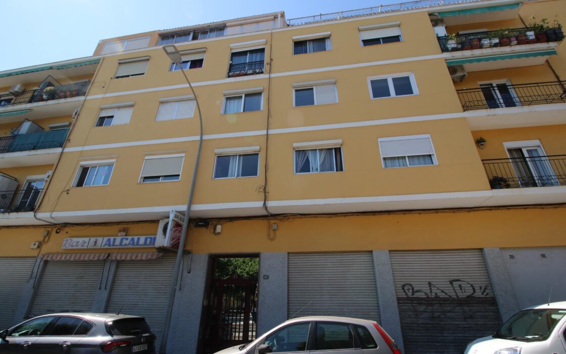 Апартаменты 80 кв.м с балконом в Аликанте