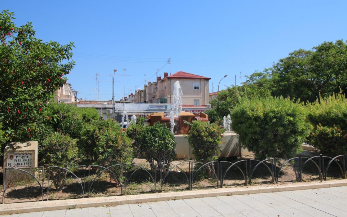 Апартаменты 80 кв.м с балконом в Аликанте