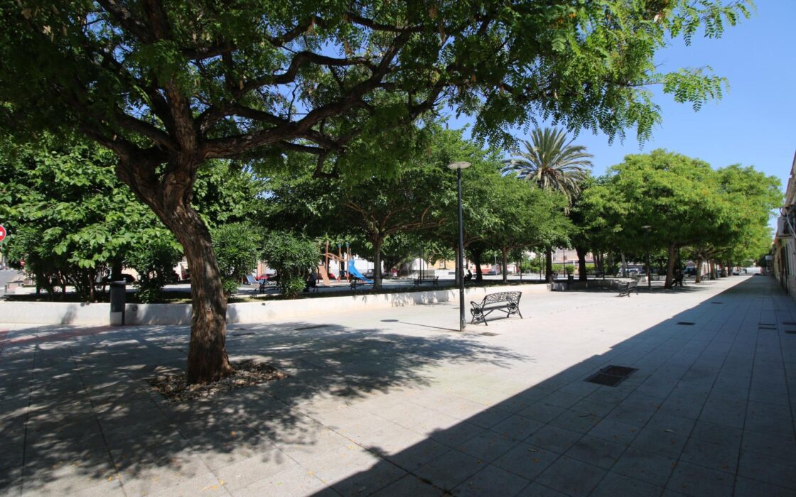 Апартаменты 80 кв.м с балконом в Аликанте