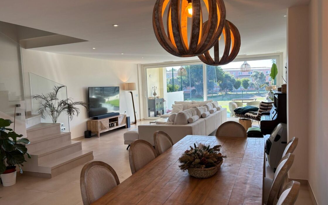 Дом в San Juan Playa 218 кв.м с террасой у моря