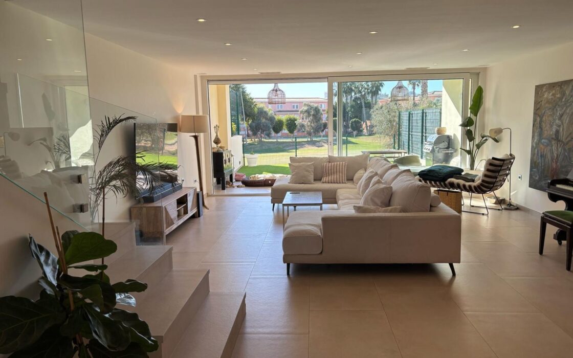 Дом в San Juan Playa 218 кв.м с террасой у моря