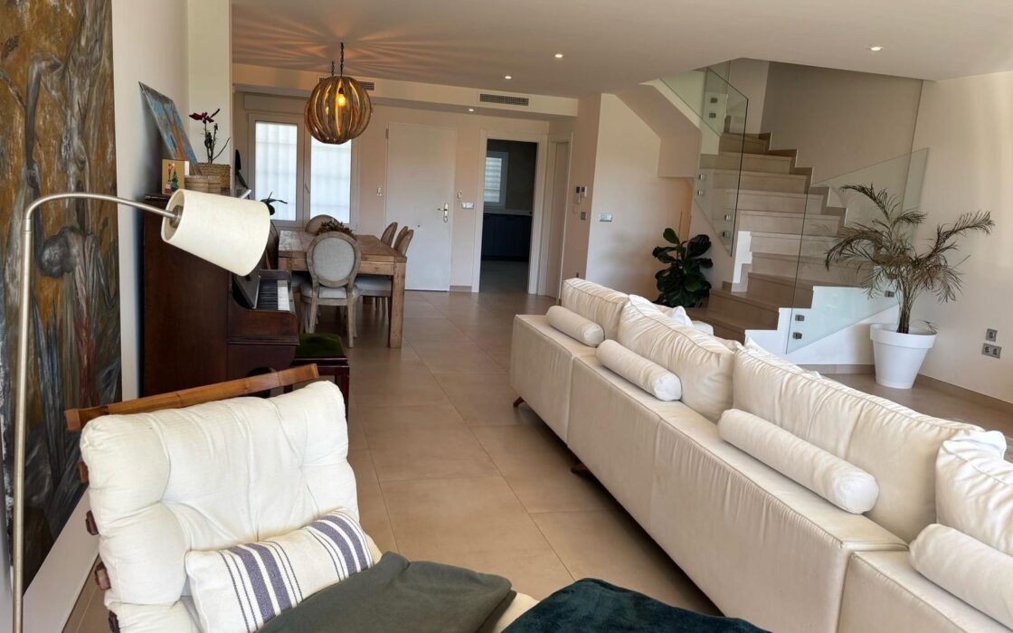 Дом в San Juan Playa 218 кв.м с террасой у моря