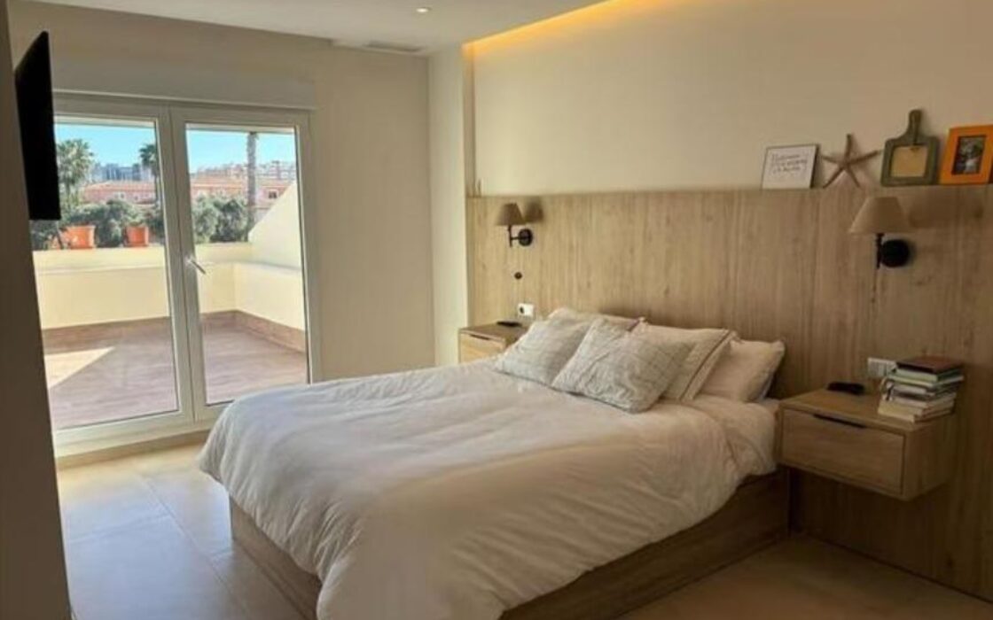 Дом в San Juan Playa 218 кв.м с террасой у моря