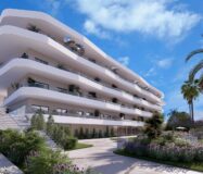 Новые квартиры в Ла-Нусии у моря с террасами и бассейном