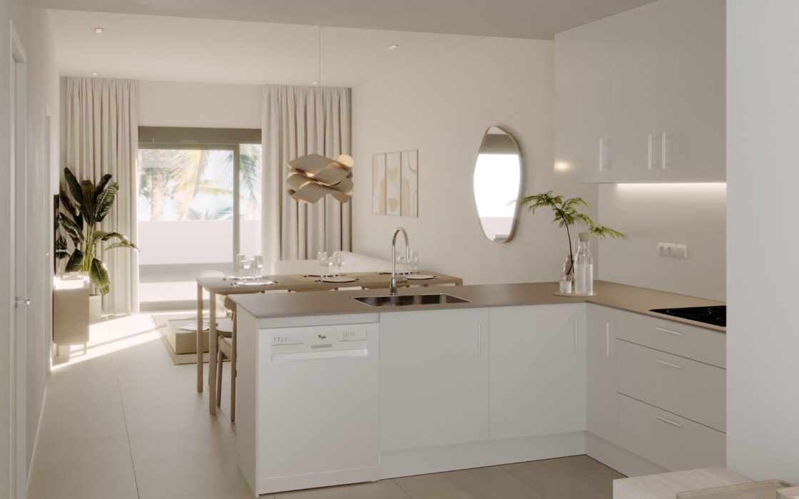 Новые квартиры в Ла-Нусии у моря с террасами и бассейном