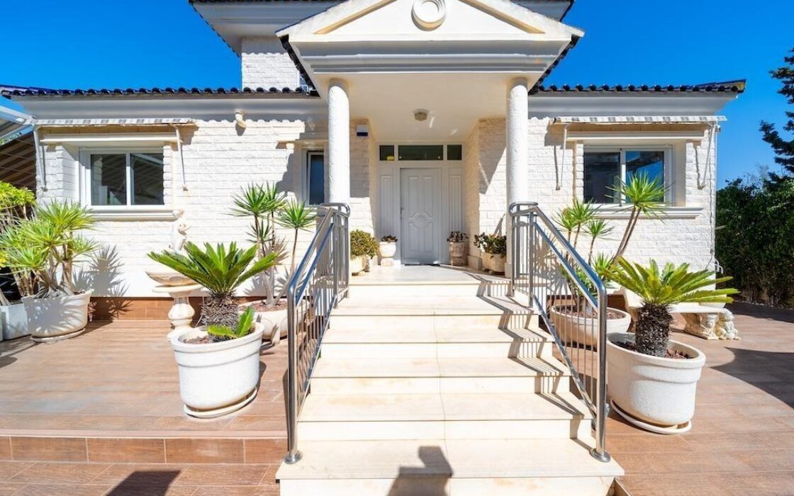 Люкс-вилла в 300 м от пляжа Ла Мата, 5 спален, 438 кв.м